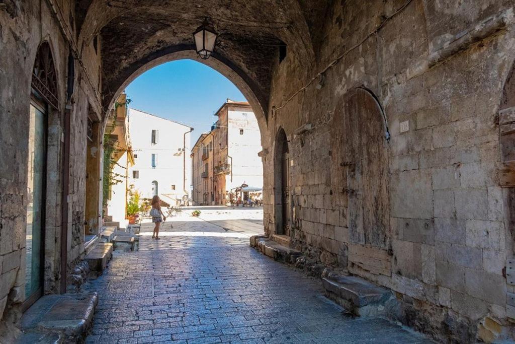 Апартаменты Casa Vitelli - Centro Storico A Due Passi Da Tutto Террачина Экстерьер фото