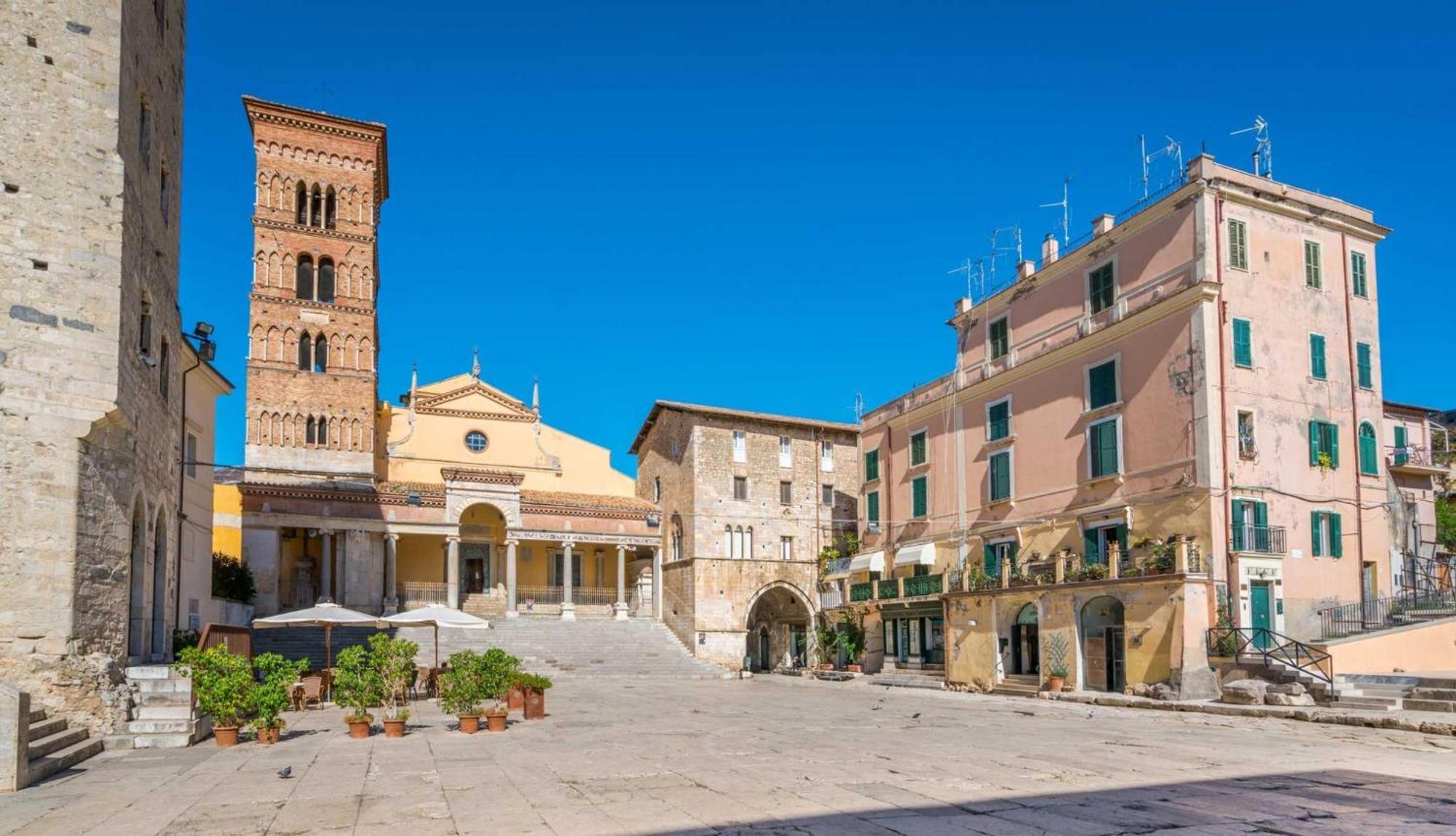 Апартаменты Casa Vitelli - Centro Storico A Due Passi Da Tutto Террачина Экстерьер фото